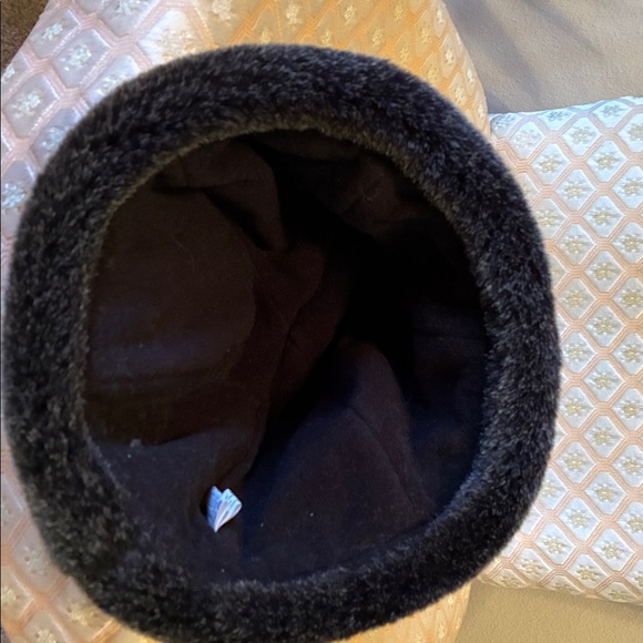 Black and Gray Hat and Gloves Set - Picture 3 of 5